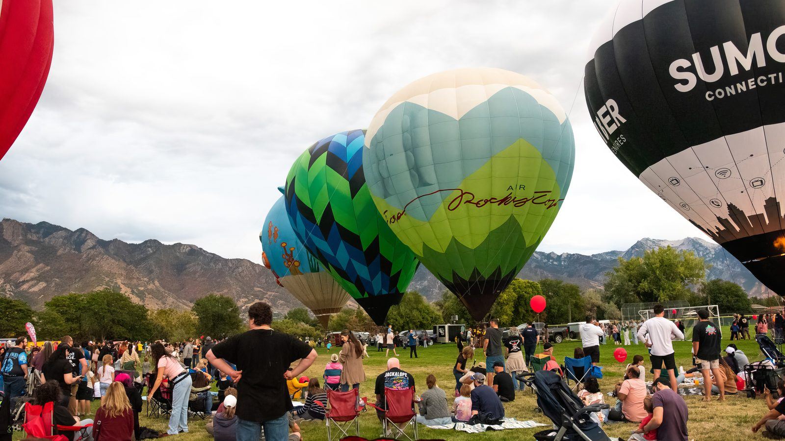Balloon glow and market at Murray Park